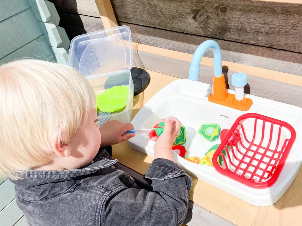 rosa_houten_speelkeuken_speelkeukentje_buitenspeelgoed_mamablogger_review_