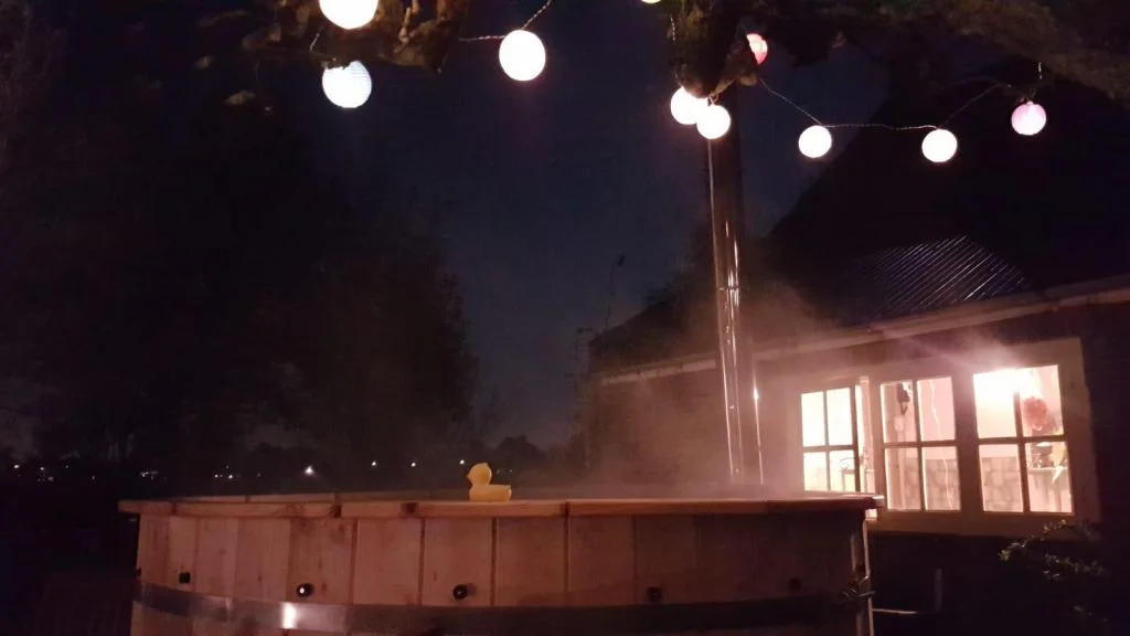 hottub_mamablogger_tuin_staycation_finse hottub_
