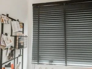 nieuw_houten jaloezieën_verhuizen_interieur_raambekleding_