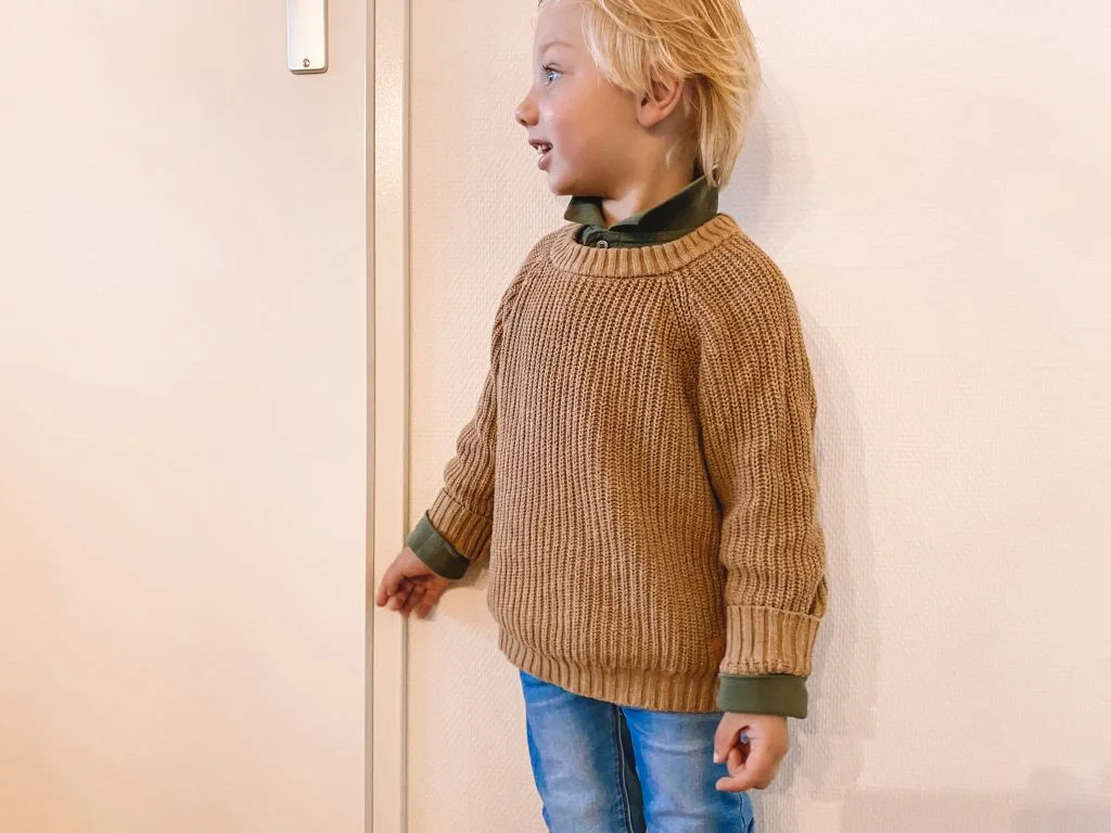 Floris' outfits_mamablogger_kinderkleding_spijkerbroekjes_
