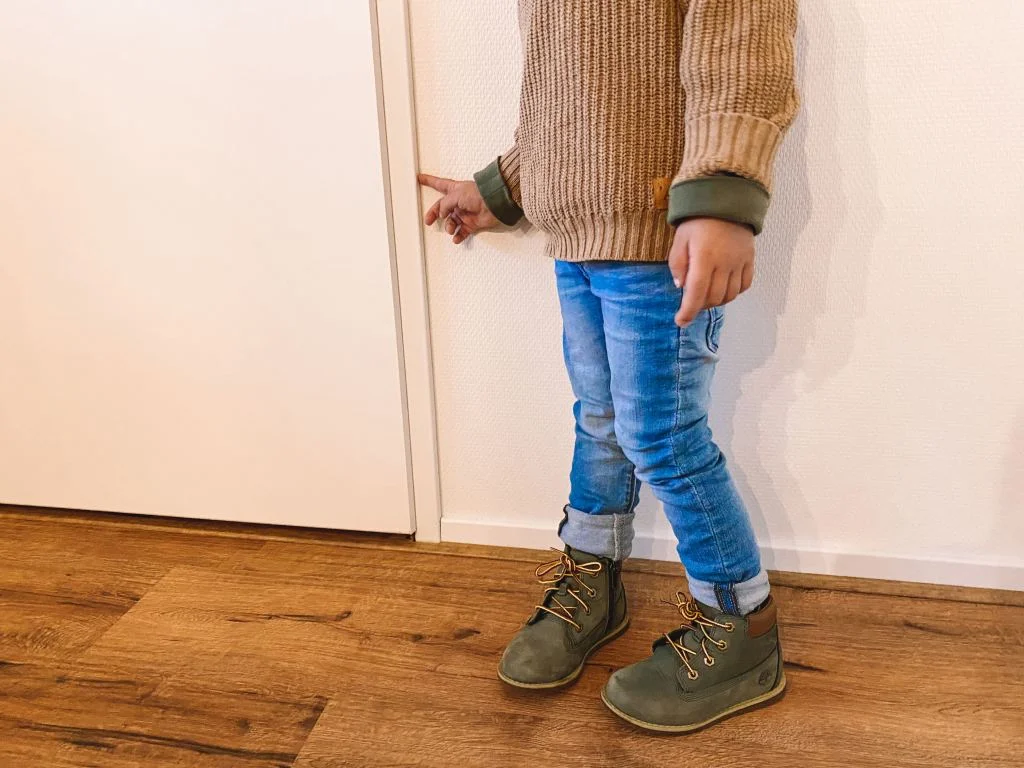 Floris' outfits_mamablogger_kinderkleding_spijkerbroekjes_