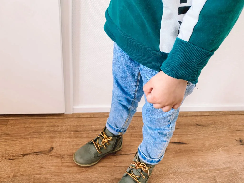 Floris' outfits_mamablogger_kinderkleding_spijkerbroekjes_