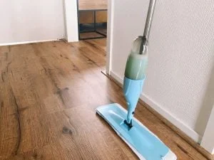 2Clean Vloermop met spray is de perfecte dweil voor ongeveer €15!