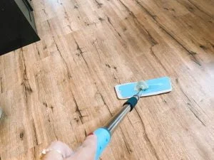2Clean Vloermop met spray is de perfecte dweil voor ongeveer €15!