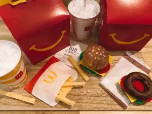 McDonald's_Sinterklaas_surprise_2021_mamablogger_