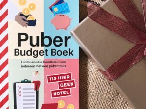 boeken_brugklassers_pubers_puber budget boek_tis hier geen hotel_heb jij je huiswerk al af_mamablogger_