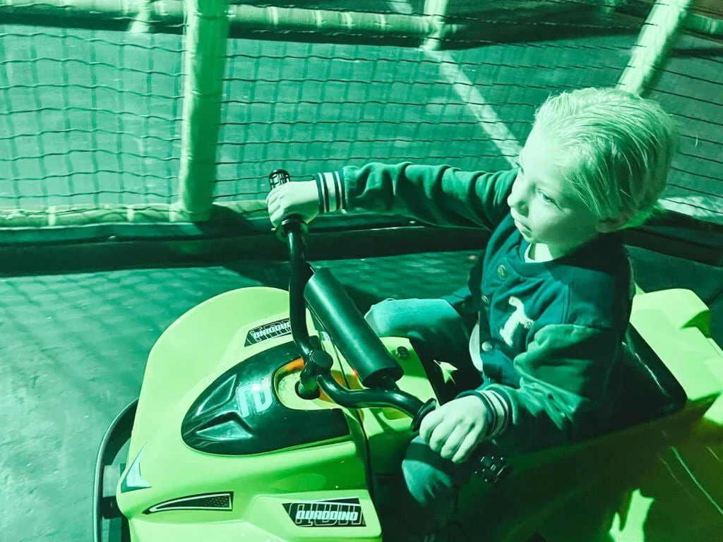 Mamablogger_Indoor Speeltuinen Test_Monkey Town warmond_review_indoor speeltuin_overdekt_verslag_