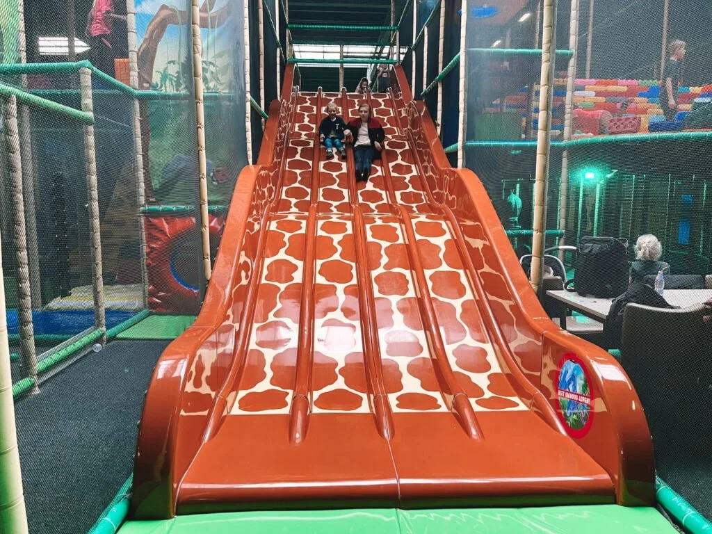 Mamablogger_Indoor Speeltuinen Test_Monkey Town warmond_review_indoor speeltuin_overdekt_verslag_