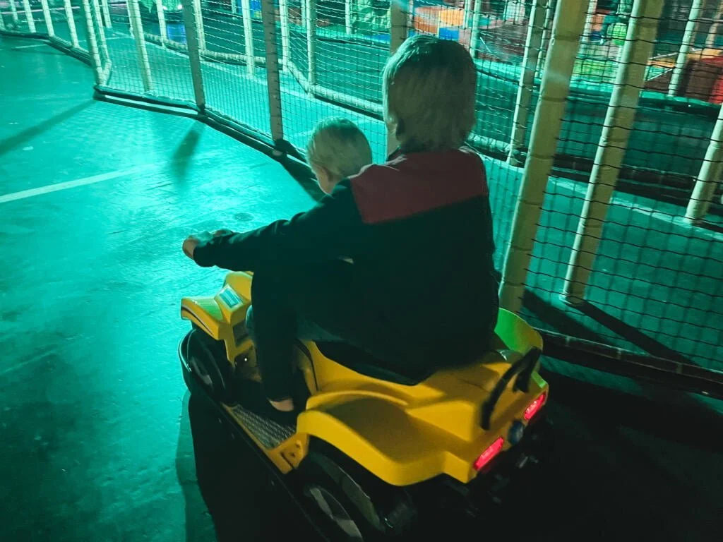 Mamablogger_Indoor Speeltuinen Test_Monkey Town warmond_review_indoor speeltuin_overdekt_verslag_