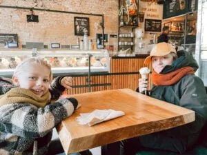 diary_persoonlijk_mamablogger_treinen_jongens_uit eten_