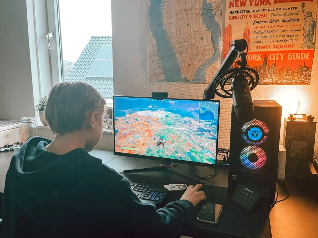 https://www.instagram.com/mamablogger.nl/