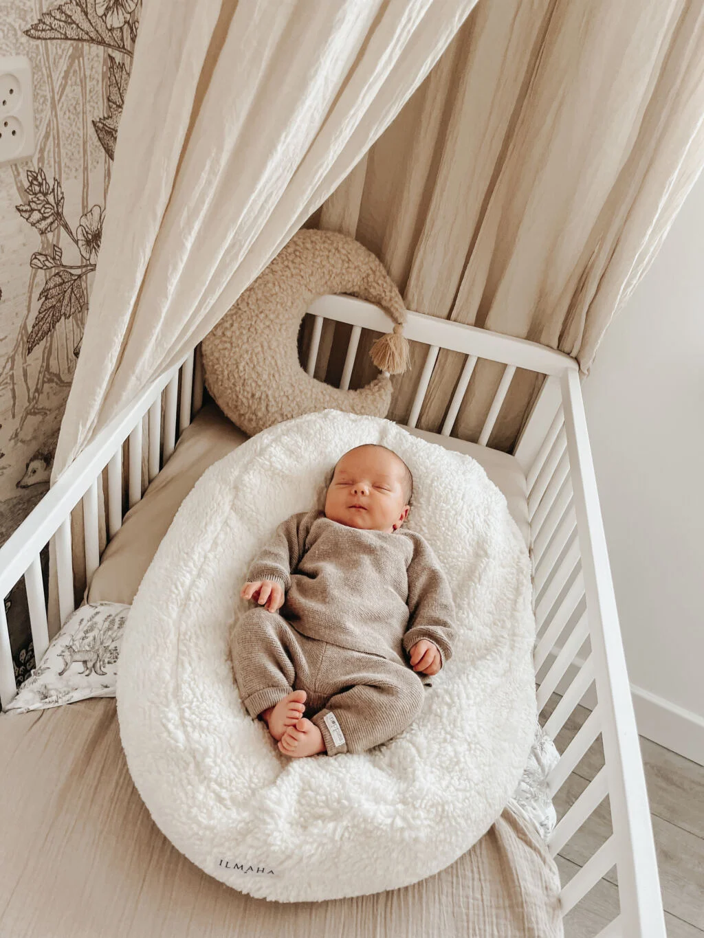 een voedingskussen_voedingskussen_voordelen_mamablogger_baby_Ilmaha_