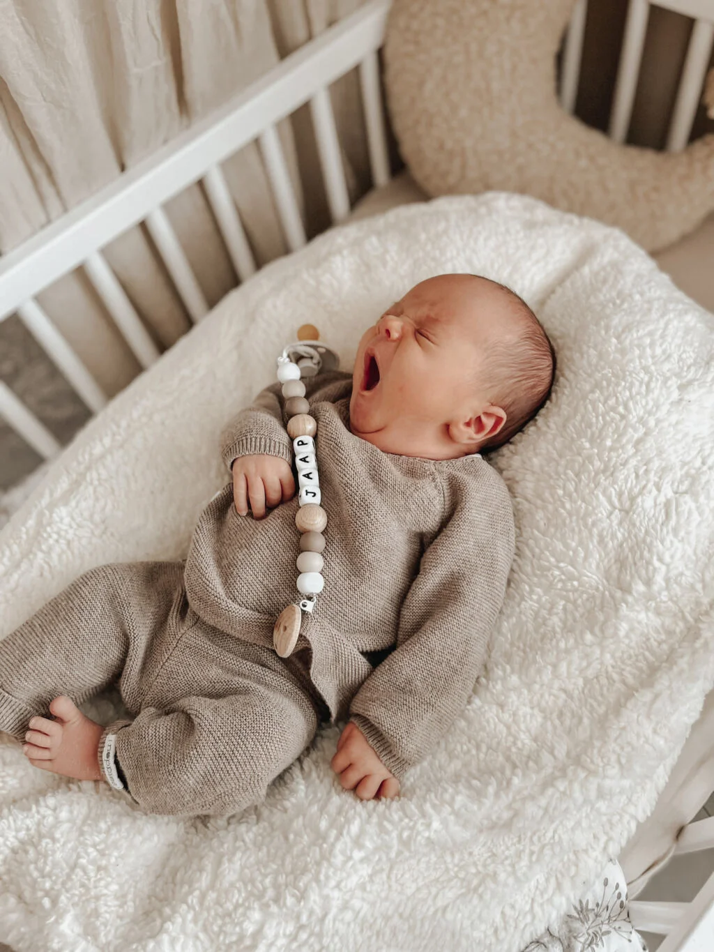 een voedingskussen_voedingskussen_voordelen_mamablogger_baby_Ilmaha_