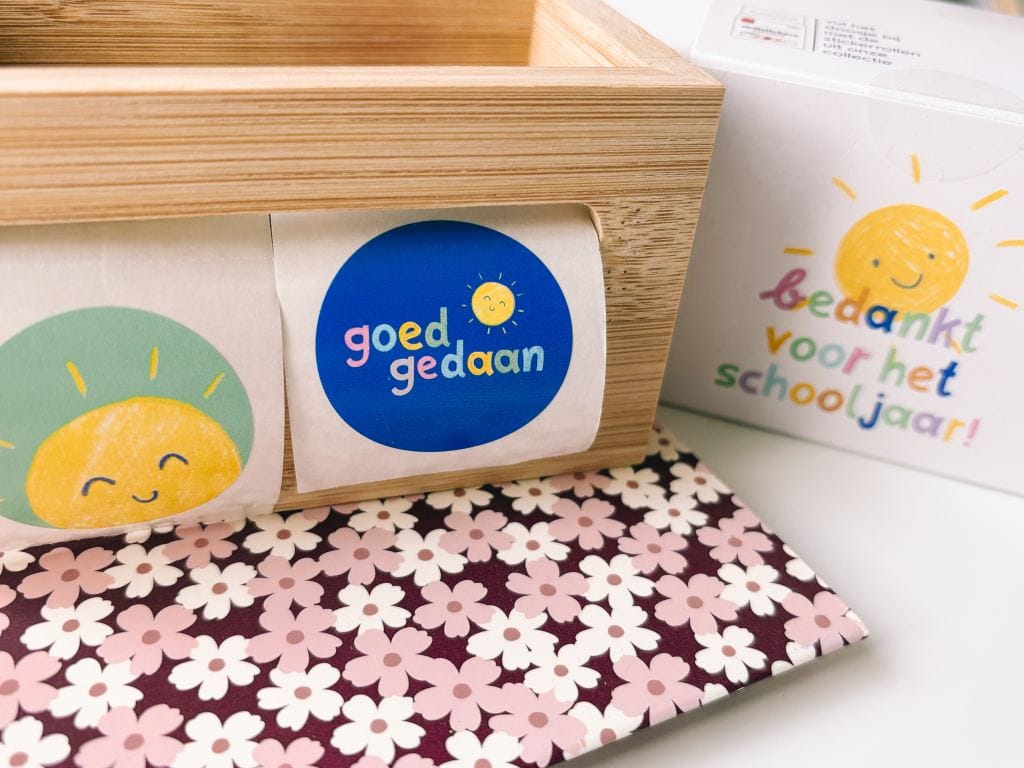 cadeau_juf_meester_einde schooljaar_Mamablogger_HEMA_stickerdoos_