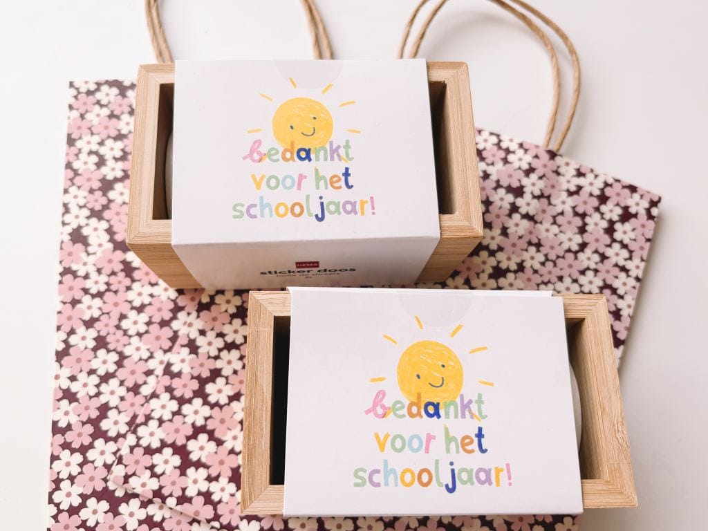 cadeau_juf_meester_einde schooljaar_Mamablogger_HEMA_stickerdoos_